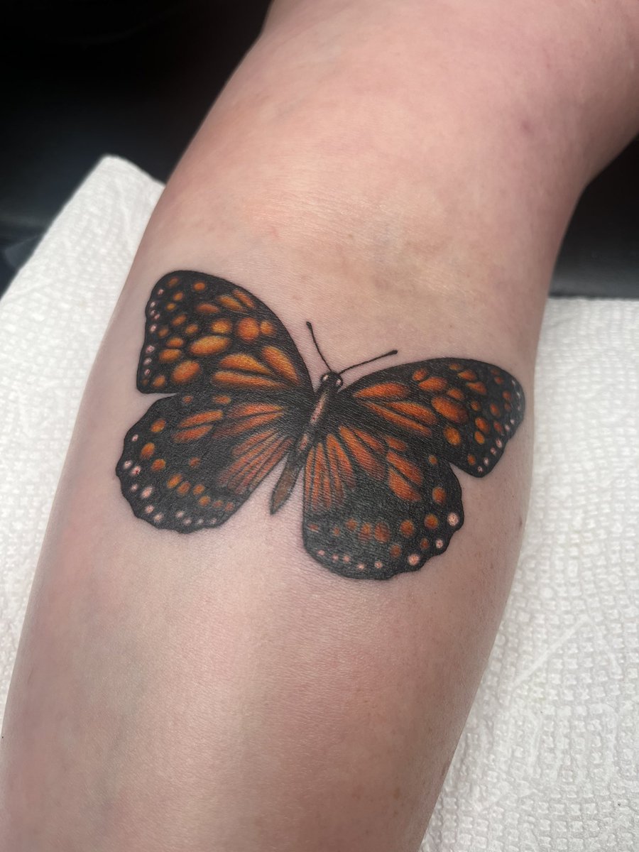meggiestylez's tweet photo. lil’ late night post of this rework i did last week! i have time friday and saturday for tattoos as well, message me if you’ve been looking to get something done 💓🦋 https://t.co/sdhESmuhLb