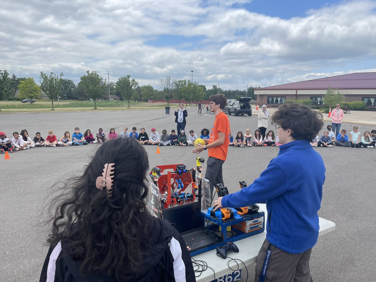 Lightning Robotics FRC862 tweet media