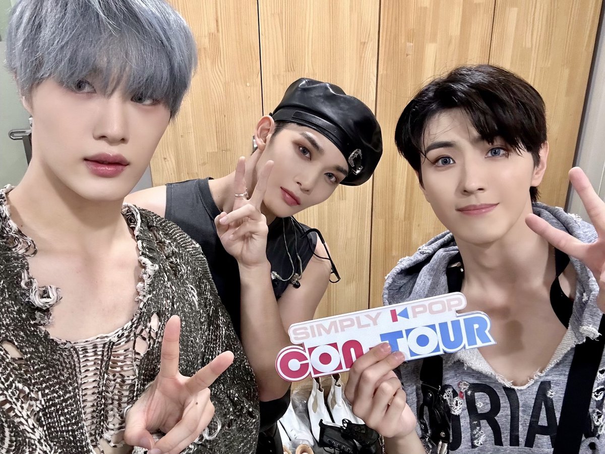 #CIX, the paradoxical idols, cus they be saving and killing us simultaneously with their stages😂 Come experience both life and death by watching their #Curtain_Call and #Save_me_Kill_me stages on #SimplyCONTOUR today!