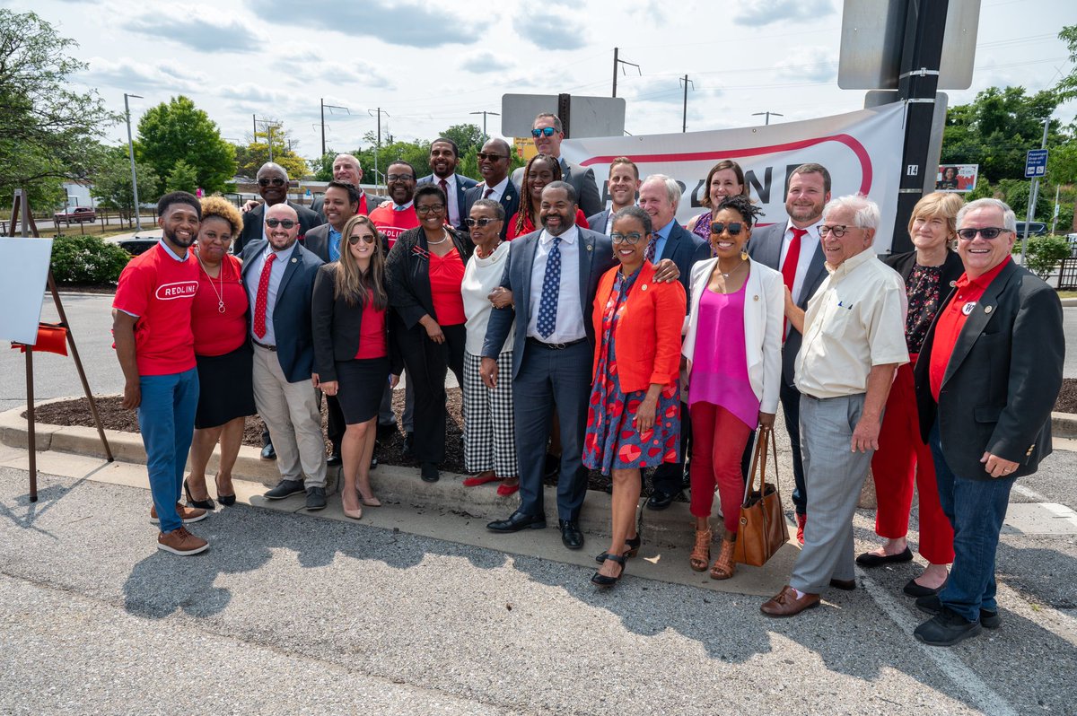 MayorBMScott's tweet photo. Losing the redline was a devastating loss for our region, especially Baltimore. Not only was the project taken away from us, but we were literally taken off the map. Thank you, @GovWesMoore, for seeing Baltimoreans as Marylanders and not an erasable spot on the map. https://t.co/nLpVnFRCVd