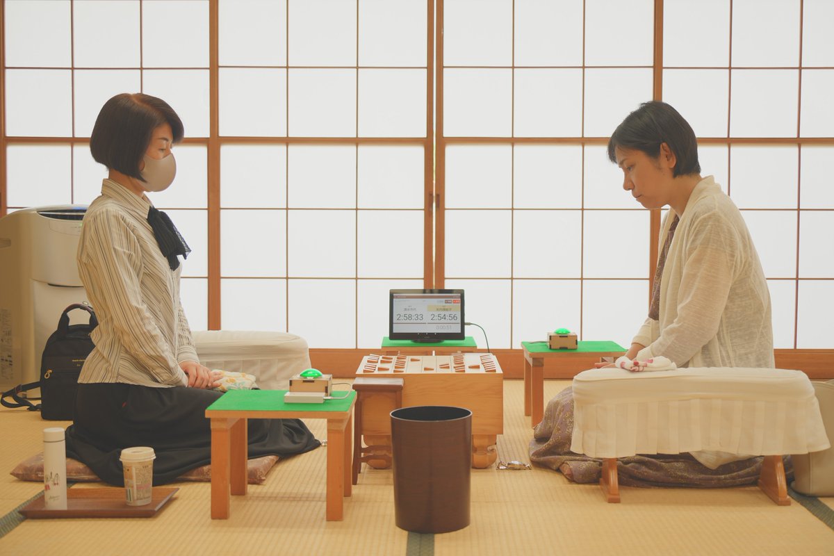 市代先生のすっと伸びた背筋と正座のお手本のような美しい所作 矢内