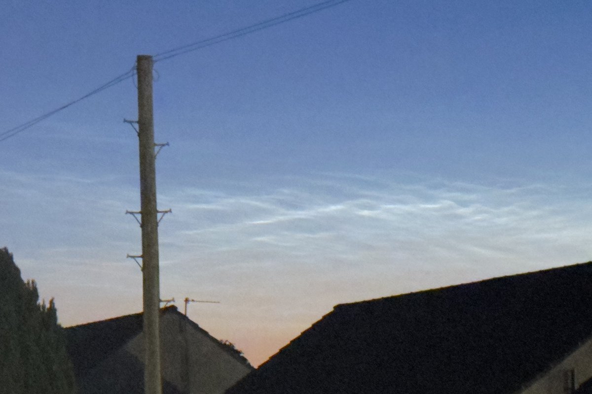 #Noctilucent clouds making an appearance tonight #StormHour