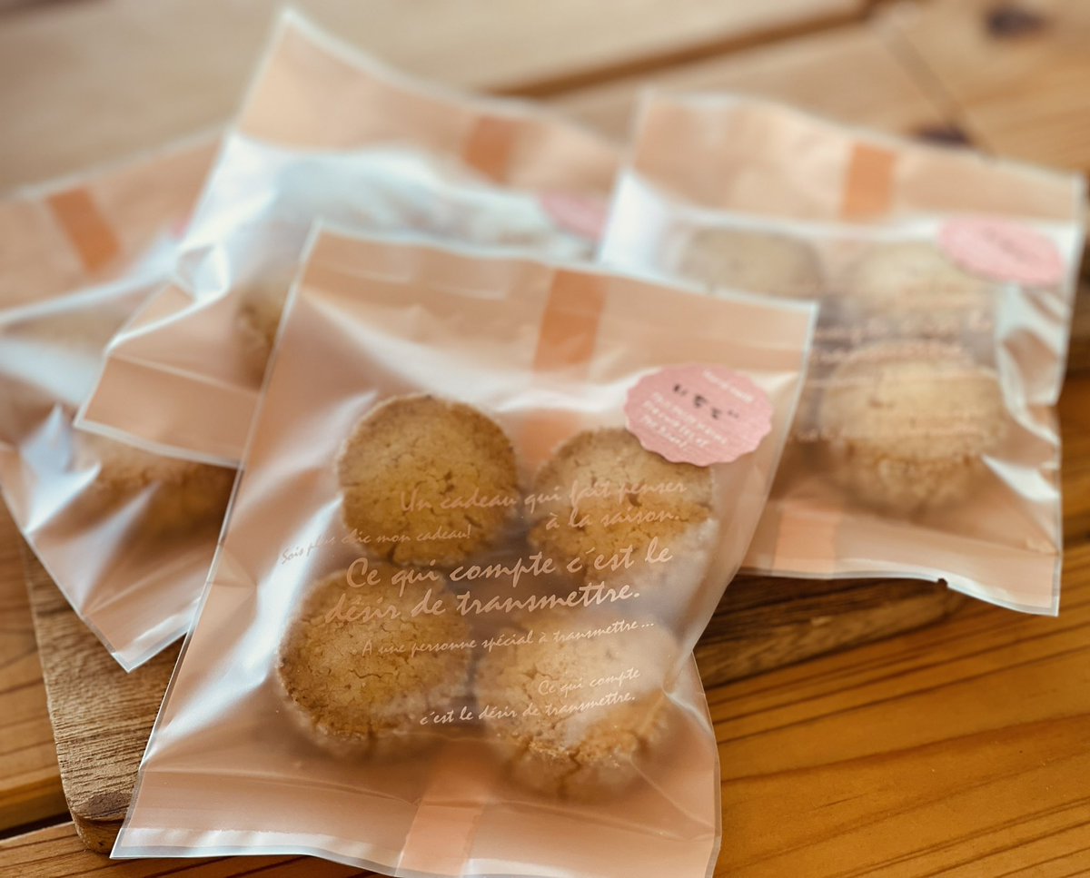 米粉100%クッキー

フリーズドライいちご入り

いちごバターって感じ🍓