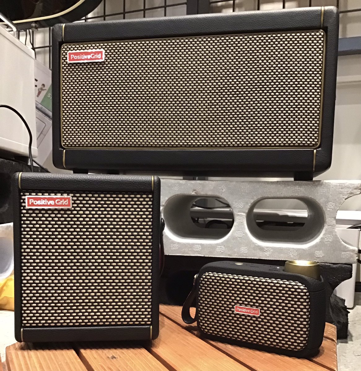 shima_gifu's tweet image. 🎸Positive Grid    Spark GO🎸
展示しております⚡️
こんなに小さくて可愛いのにめちゃいい音します🥰
手のひらサイズでカメラみたい📷
腰につけてぶらりギター演奏(？)の旅にも行けますよ！🚶🎸🎵
試奏できますので是非観にきて下さいねー！！！

#Positivegrid #sparkgo #amp #guitar