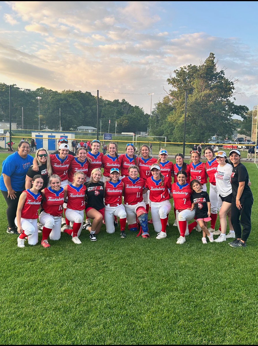 THESE GIRLS ARE GOING BACK TO THE FINALS 🔥🔥🔥🔥🔥

Phenomenal defense by the Redmen! 

Sam Ryan showed her GRIT
Whitney Gigante doubled for a HUGE RBI
Birthday girl Avery DellaPiana 2/3
V. Iandoli with some clutch base running! 

#UnfinishedBusiness #onemore #oneteamonefamily