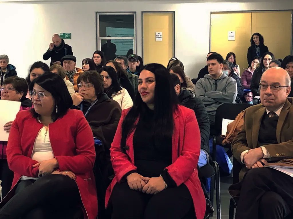 Nuestra Coordinadora SENAMA, junto a la CAJ y Seremi MIDESOF, en el marco del día del "Buen Trato" participaron en la jornada intergeneracional de formación que une a Jóvenes y Personas Mayores para ser "Promotores de Derechos de Personas Mayores y legislación vigente"🧓⚖️✅