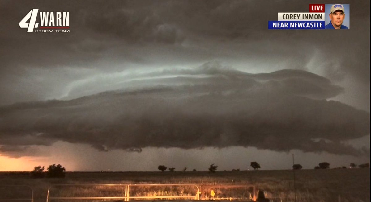 made4tv's tweet image. We are watching this storm near Newcastle. Expect strong winds and hail not out of the question. Corey says the winds have shifted to the northwest. Intense lightning.  @kfor @4WarnStormTeam #okwx #kfor4 #NewsNation