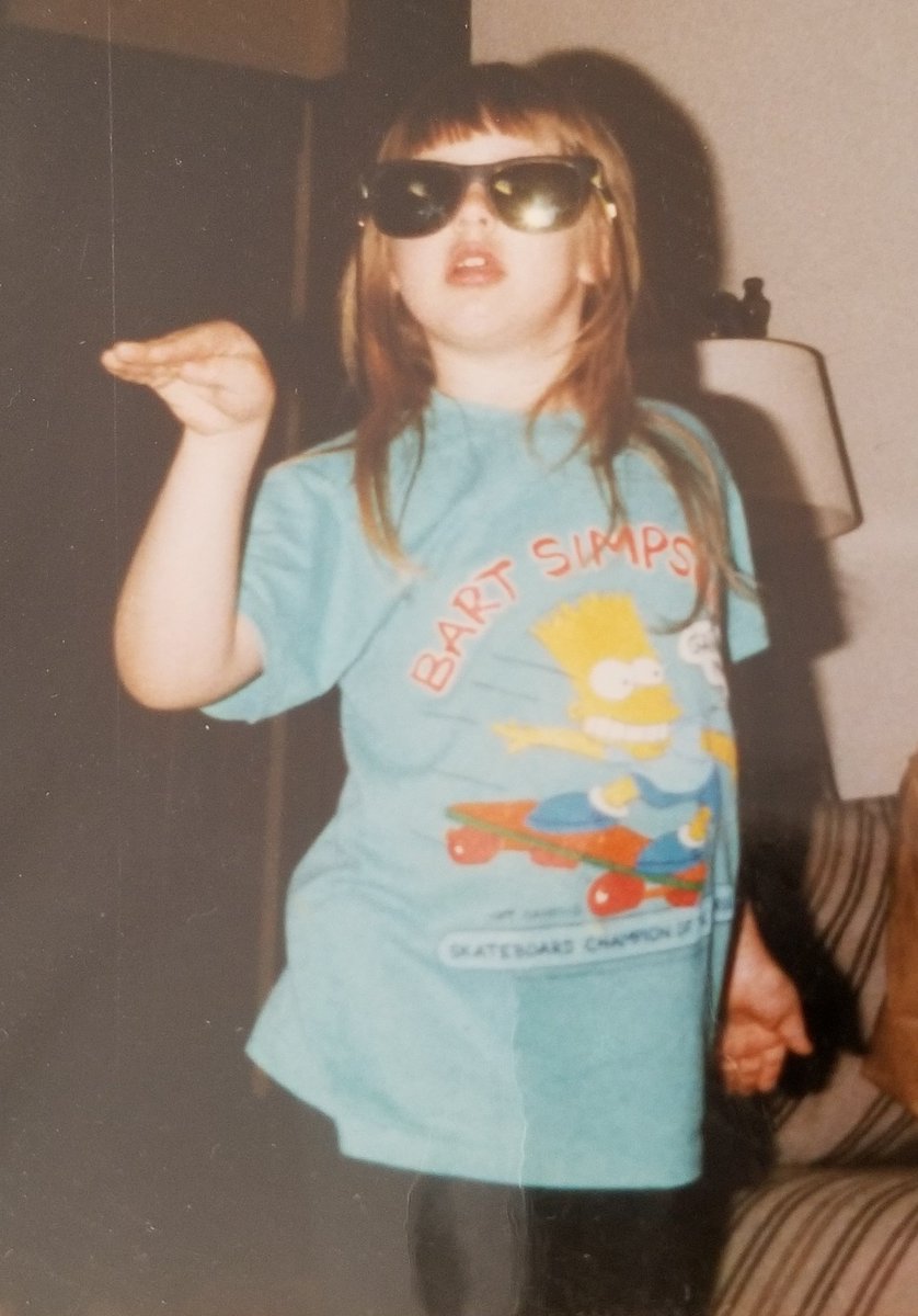 H2Owens's tweet photo. Throwback to not having a cow, man!
#tbt #throwback #ThrowbackThursday #classybroad #bartsimpson #90s #bangs #simplertimes #walklikeanegyptian https://t.co/qlQdcAamkj