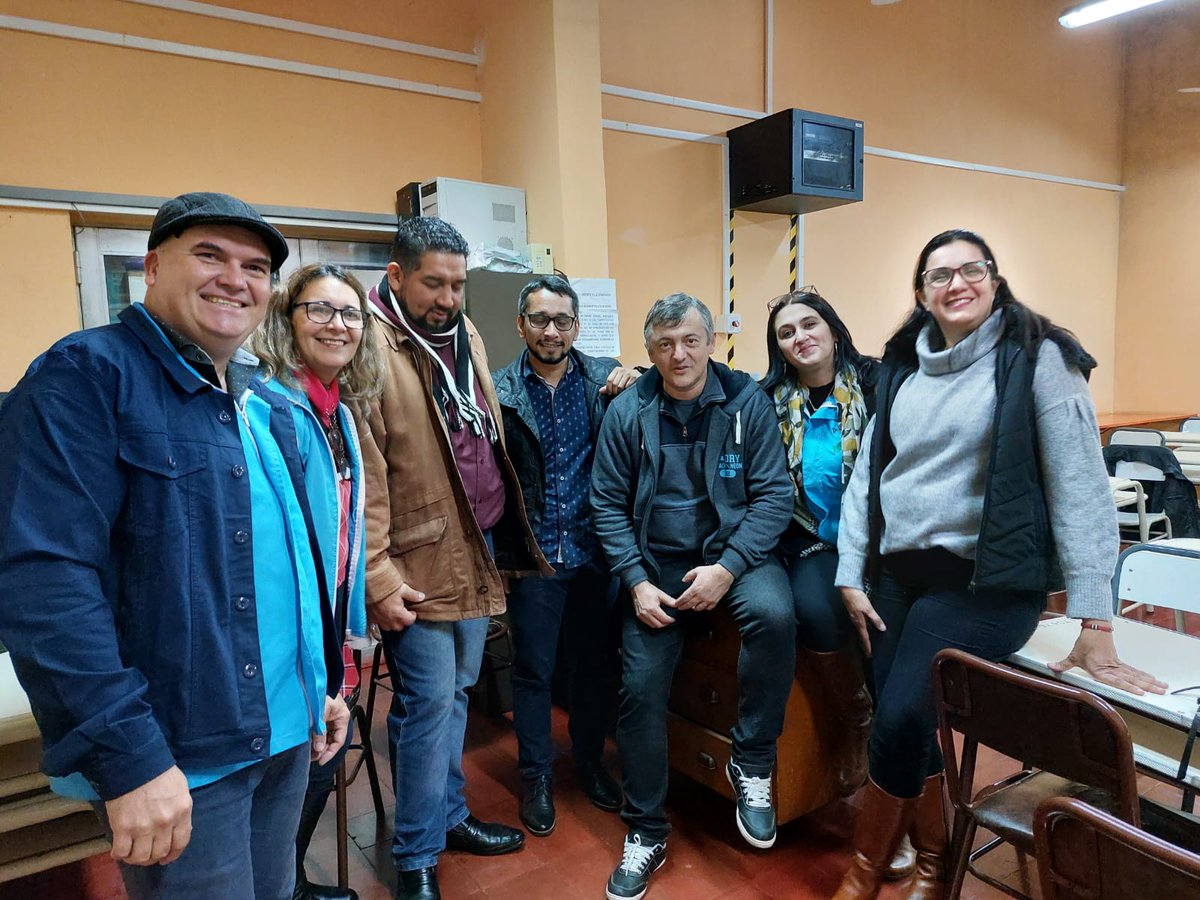 FChlypanka's tweet photo. Gran trabajo viene realizando el programa de feria de ciencias en nuestra provincia....felicitaciones a Mónica Estigarribia la coordinadora y a Cristian Dechat el subsecretario del área. 
@grillo141 @udpm_misiones @CGEMisiones @mestigarribia @ADOMIS_Misiones https://t.co/UXau7huv6P