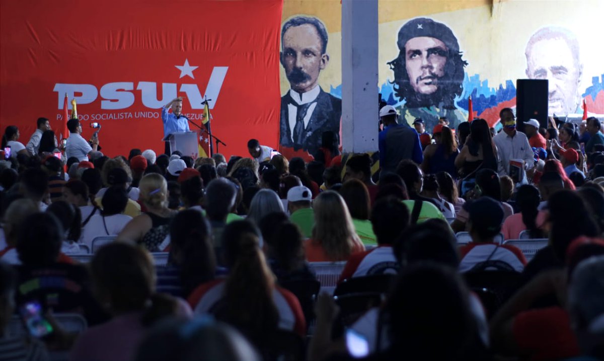 GabrielaEsSucre's tweet photo. Encuentro con la Estructura de Base y Media del partido #PSUV en #Tocome, pueblo organizado y consecuente ¡Vamos con todo! 🙌🏼🇻🇪 #BastaDeRoboYManipulaciónImperial https://t.co/mSXweWiioa