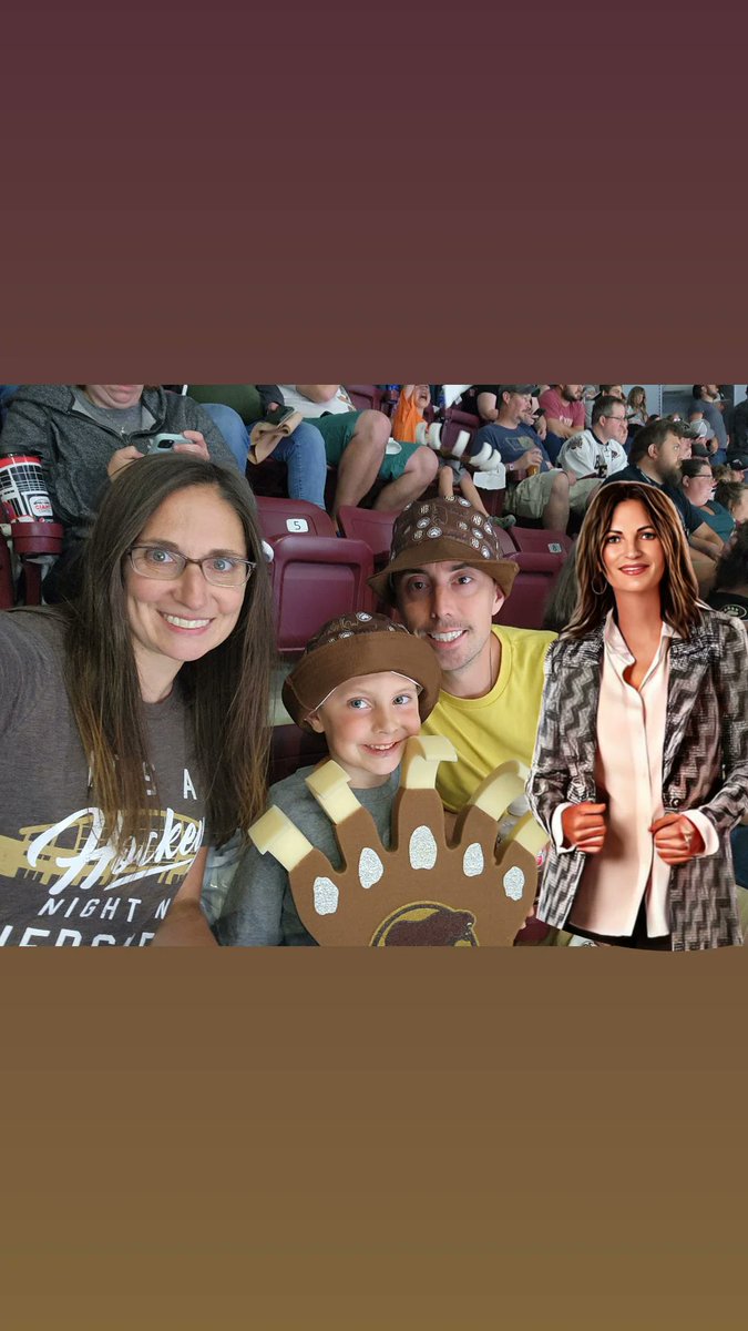 KRich312's tweet image. Sure hope @AlaneAdamsBooks enjoyed the Hershey Bears game as much as we did. They were playing a Cali team, but I believe she was there for the Bears 
#adventureswithalane #flatalane