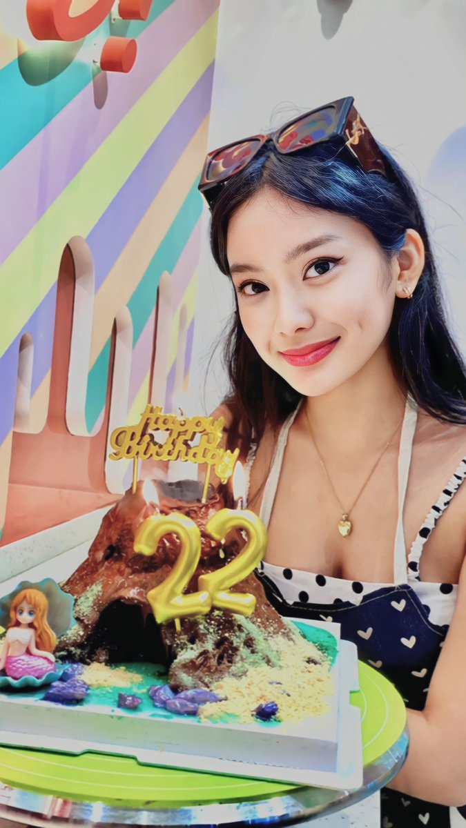 Benette4Eva's tweet photo. I don't know about you, but I'm feeling 22!✨🎉 Watch me unleash my inner cake artist at IDIM, Ayala Malls Manila Bay ! 

Watch my YouTube video here: https://t.co/iG9gnfOEox

#birthday #birthdaygirl #Influencer #love #HappyBirthday https://t.co/3cmKwV2RM7
