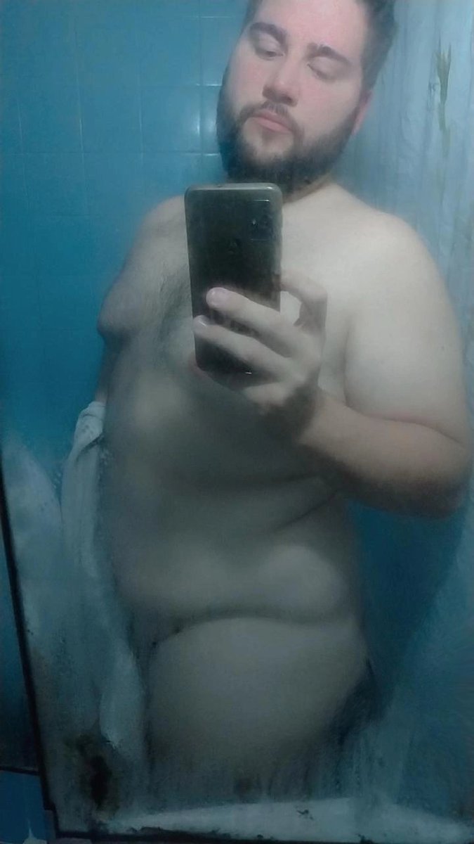 ulioso1's tweet photo. After shower https://t.co/rcJDo8srld