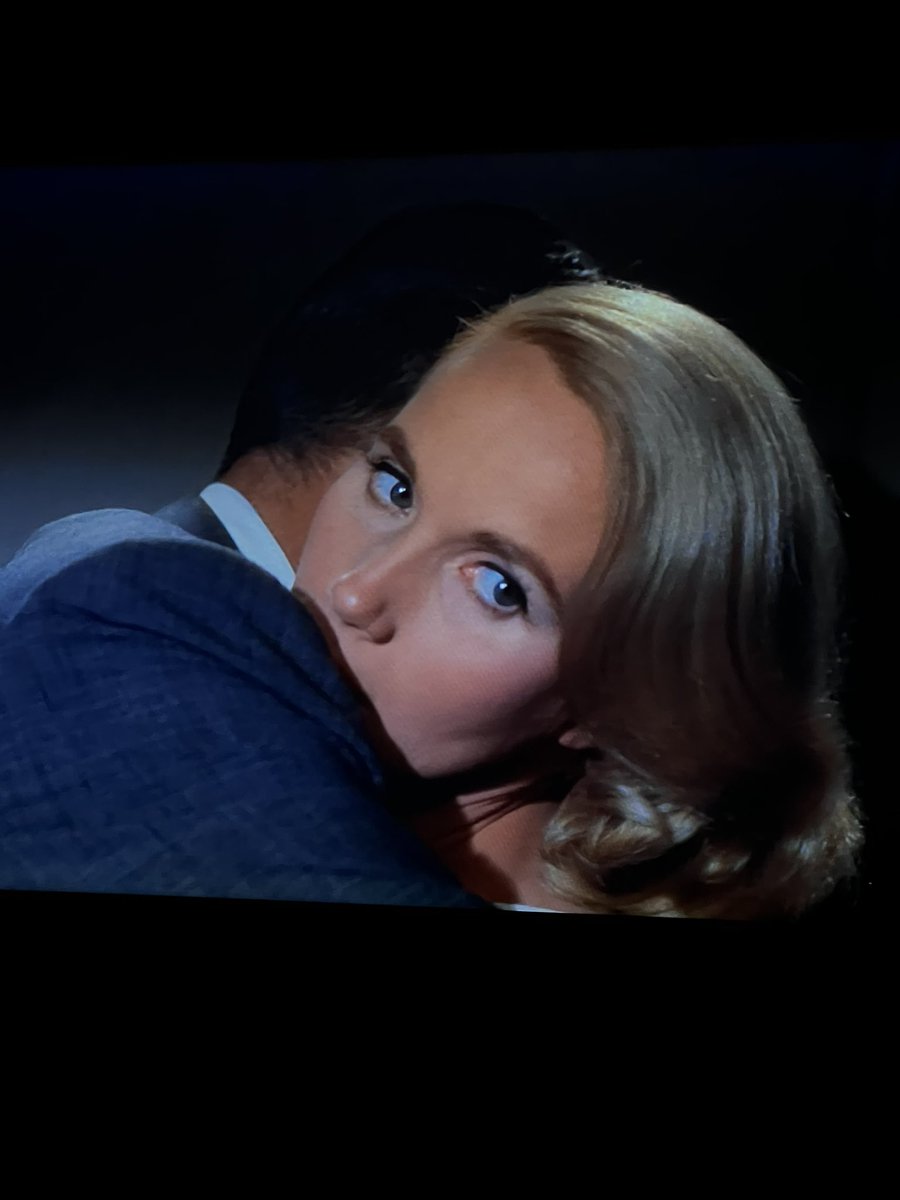 LiLAFROMTEXAS's tweet image. the beautiful women of cinema being consoled