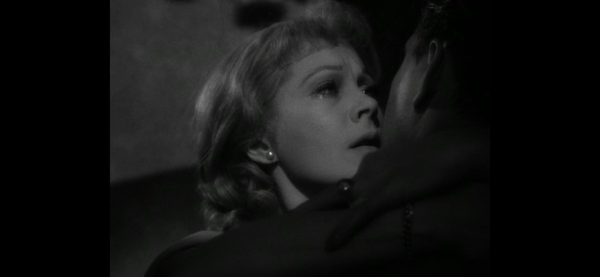 LiLAFROMTEXAS's tweet image. the beautiful women of cinema being consoled