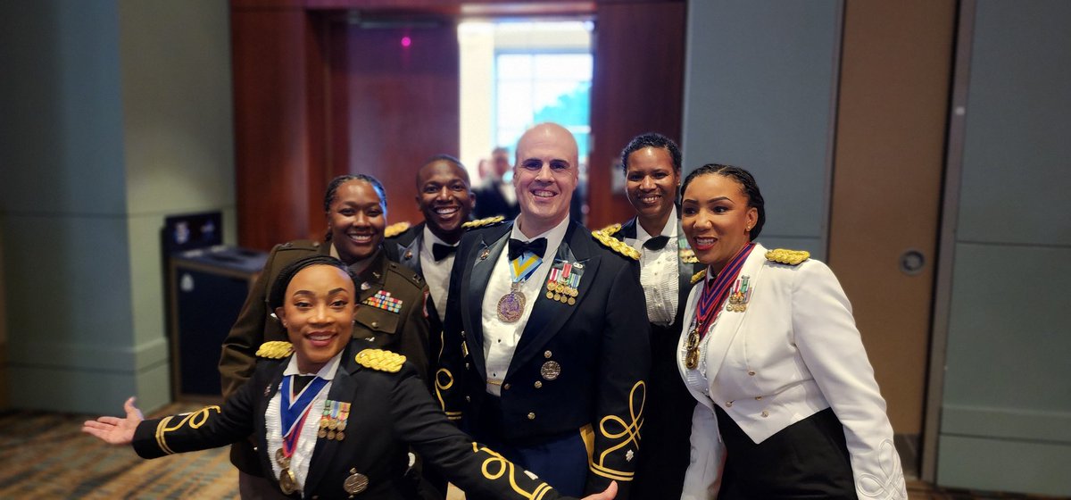 medium_tony's tweet image. A great night catching up with old friends at the National AG Ball. #DefendAndServe #ShieldsUp