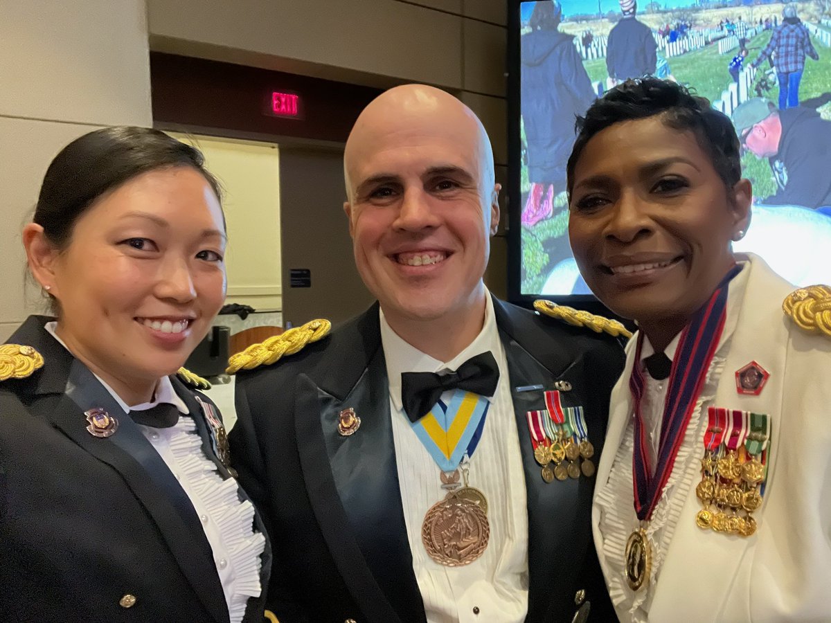 medium_tony's tweet image. A great night catching up with old friends at the National AG Ball. #DefendAndServe #ShieldsUp