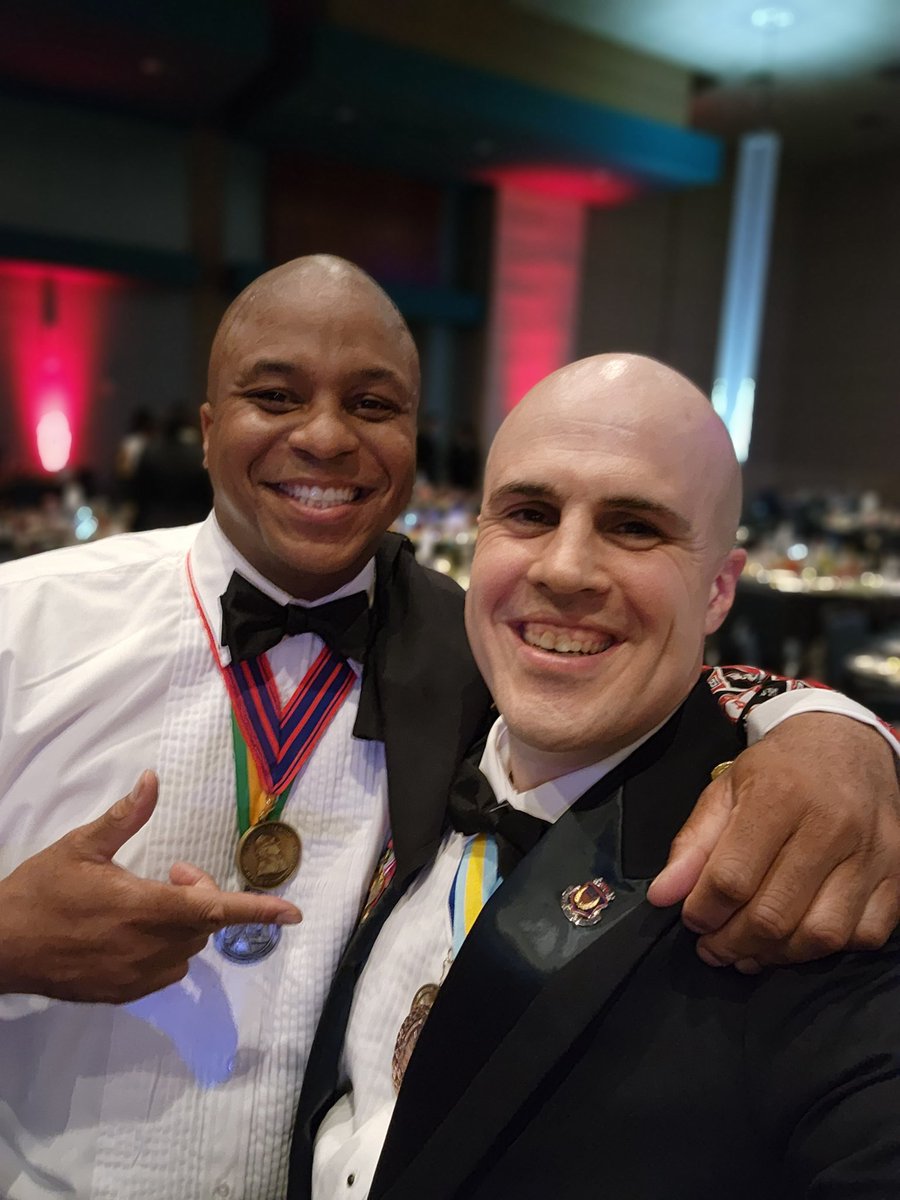 medium_tony's tweet image. A great night catching up with old friends at the National AG Ball. #DefendAndServe #ShieldsUp