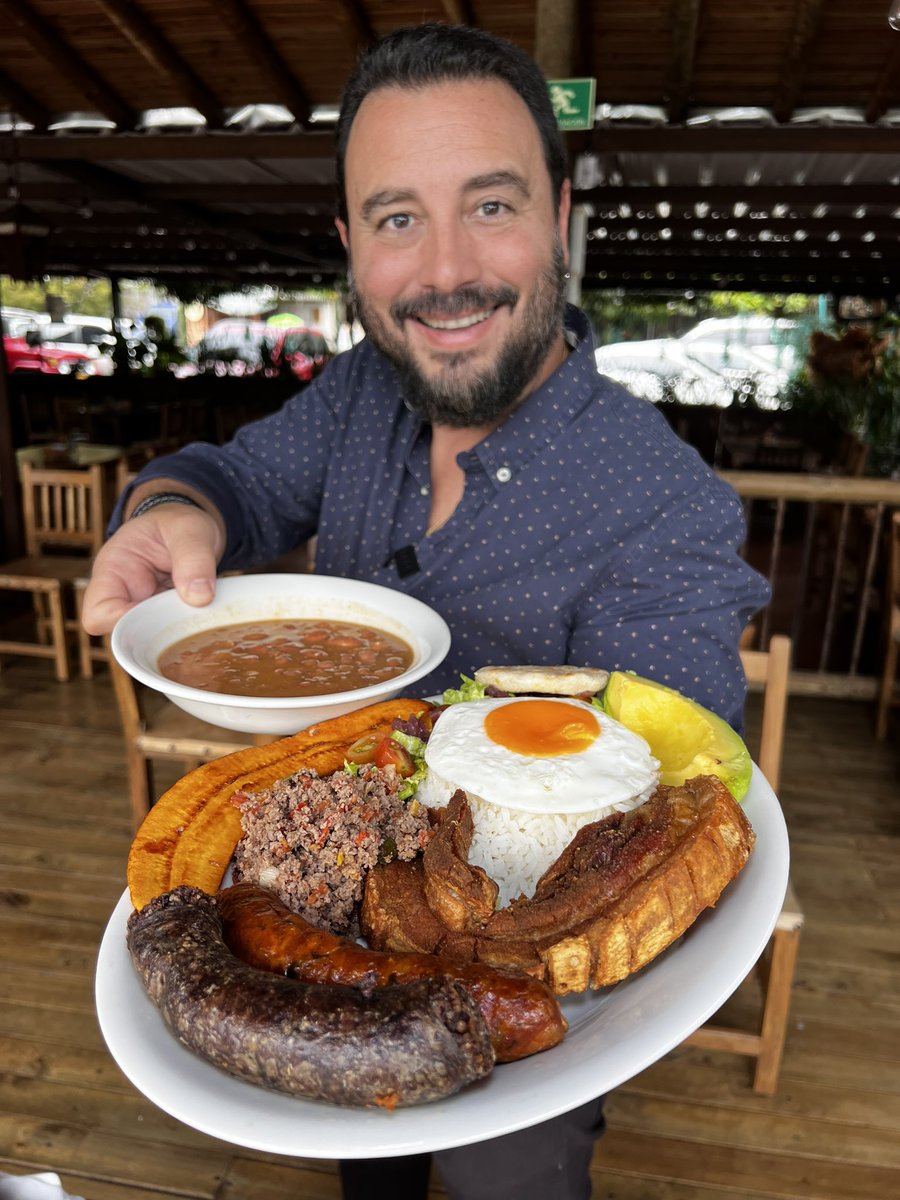 tuliorecomienda's tweet photo. TOP 25 COLOMBIA🇨🇴
Los 25 restaurantes más increíbles de Colombia.

Aclaro que no hay un orden específico. Los claps 👏🏼 (aplausos), corresponden a aquellos restaurantes que, además de sobresalir por su tremenda experiencia, sirven cocina colombiana o platos que están inspirados en la cocina colombiana. Para encontrar toda la información sobre cada uno de estos restaurantes puedes abrir la appliación TULIO Recomienda y buscar la ciudad y el lugar recomendado.

1.Prudencia - Bogotá
2.Platillos Voladores - Cali 👏🏼
https://t.co/GlkMGie7NP Brasserie - Bogotá
4.Sabina - Barranquilla
5.Contradición - Marinilla 👏🏼
6.Candé - Cartagena 👏🏼
7.Mediterránea de Andrei - Bogotá
8.Litany - Cali
9.El Steak House - Barranquilla
10.LEO - Bogotá 👏🏼
11.OCI - Medellín
12.Erre - Cartagena
13.Miura - Barranquilla
14.Ringlete - Cali 👏🏼
15.Manuel - Barranquilla
16.El Cielo - Medellín y Bogotá
17.El Chato - Bogotá
18.Los Hijos de Sancho - Barranquilla
19.O’Brasileiro - Pereira
20.Mamba Negra - Medellín
21.M Cocina - Barranquilla, Cartagena, Bogotá
22.Salma - Villavicencio 👏🏼
23.Seratta - Bogotá
https://t.co/KL0mABqB1Hásimo - Santa Marta 👏🏼
25.Celele - Cartagena 👏🏼

5 PARRILLAS INCREÍBLES
https://t.co/rpXcEcinKh Cabrera - Bogotá
2.D’Res - Cartagena y Medellín
https://t.co/x6akDwNH0e Kasta - Bogotá👏🏼
5.Palo Mulata - Cali
6.Marmoleo - Llanogrande

5 MAMÁS DE LA COCINA
1.El Rancho de Margoth - Guacarí
2.Donde Estela - Medellín
https://t.co/rdkomIKodIña Elvira - Bogotá
4.Josefina Cassiani - Barranquilla
https://t.co/WSn0jWk35qña Hilda Cuero - Rozo Valle

5 TESORITOS
1.Carnivoros - Bogotá
2.Obrador - Llanogrande
3.El Arpa Tuluá - Tuluá, Valle
https://t.co/x6akDwNH0e Casa de Doris - Barranquilla
https://t.co/t6oB5G1Dg0 Herencia - Bogotá

5 EXPERIENCIAS del MUNDO
1.Barricas - Bogotá
2.Bulgatta - La Ceja
3.Cantina y Punto - Bogotá
4.Ushin - Bogotá
5.Terrasole - Marinilla