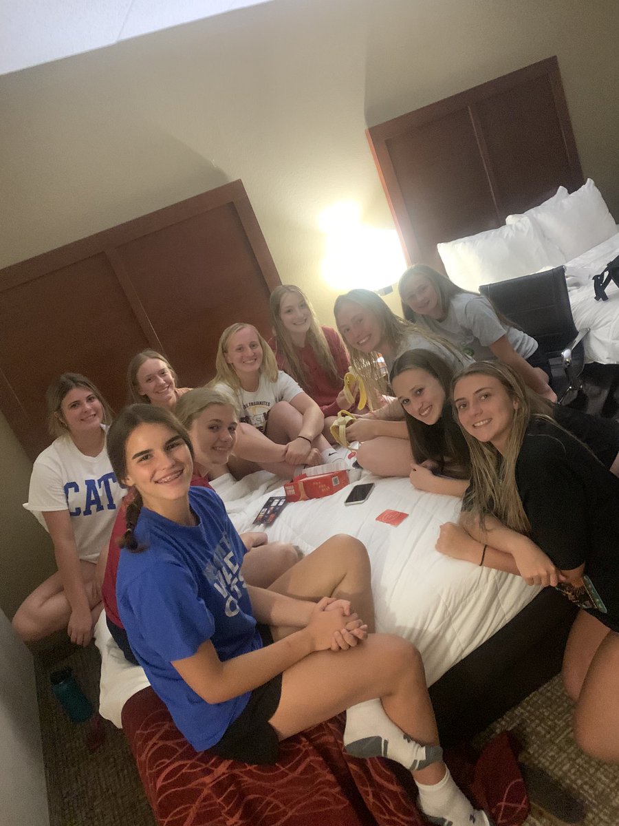 Trojanettes went 2-0 on Day 1 of the @cardinal_classc 💛🏀 
Time for some bonding!! 🥰🤍
Excited for Day 2!! 👊🏼⛹🏼‍♀️
#WeAreBC #FightOn #PlayWell #RiseUp