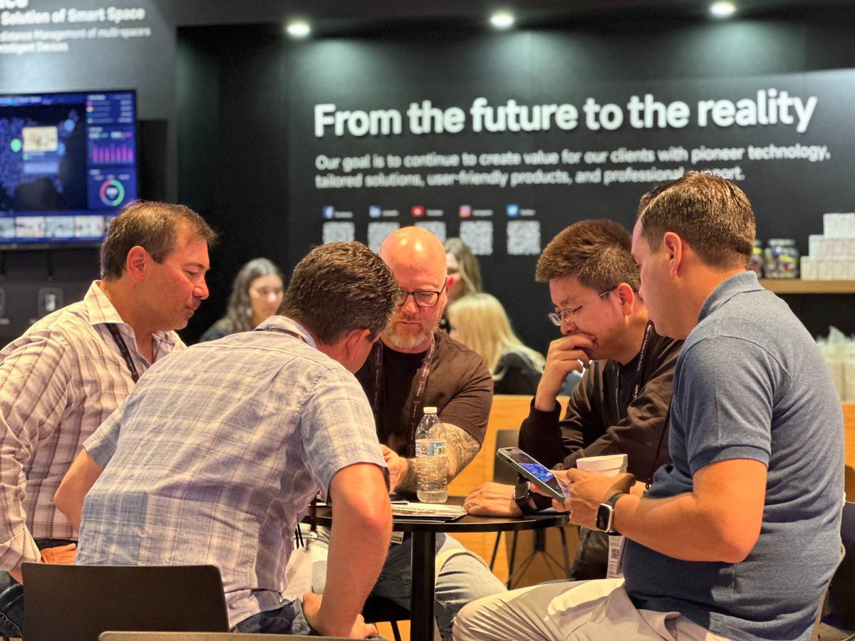 novastartech's tweet photo. NovaStar #infocomm in #orlando 🥳
Join the visual party 😆
#lightingthefuture
#novastarled #tech #event #5g8k #technology #booth915 #system #display #usa #lasvegas #expo #exhibition https://t.co/gSXK50kO1K