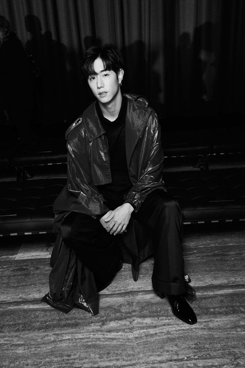 mintmag_th's tweet photo. มาดเจ้าพ่อ! ลุคสุดคูลจาก @YSL ของพี่จ๋า #MarkTuan ที่อีเว้นท์แฟชั่นโชว์ Saint Laurent Men’s Summer 24 ที่เบอร์ลิน มาดเท่นึกว่าเจ้าพ่อที่ไหนเนี้ย 💚

#MARKTUANatYSLBerlin 
#YSL #SaintLaurent 
#MintNews https://t.co/8xBOKUcMXy