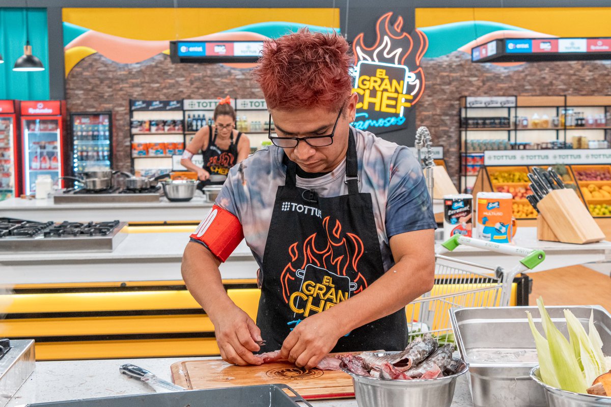 AslyBaca's tweet photo. 🤭¡Lograron destronar al "Reality"!
El nuevo formato de Latina ha sorprendido a muchos peruanos con el programa de cocina "El Gran Chef"

¿Creen que esta nueva pareja durará?
Mira la nota completa aquí 👇👇👇
https://t.co/UQwwfBX1XO

#EstoEsGuerra #ElGranChef #PorogramaPeruano https://t.co/jo8llY0Ej7