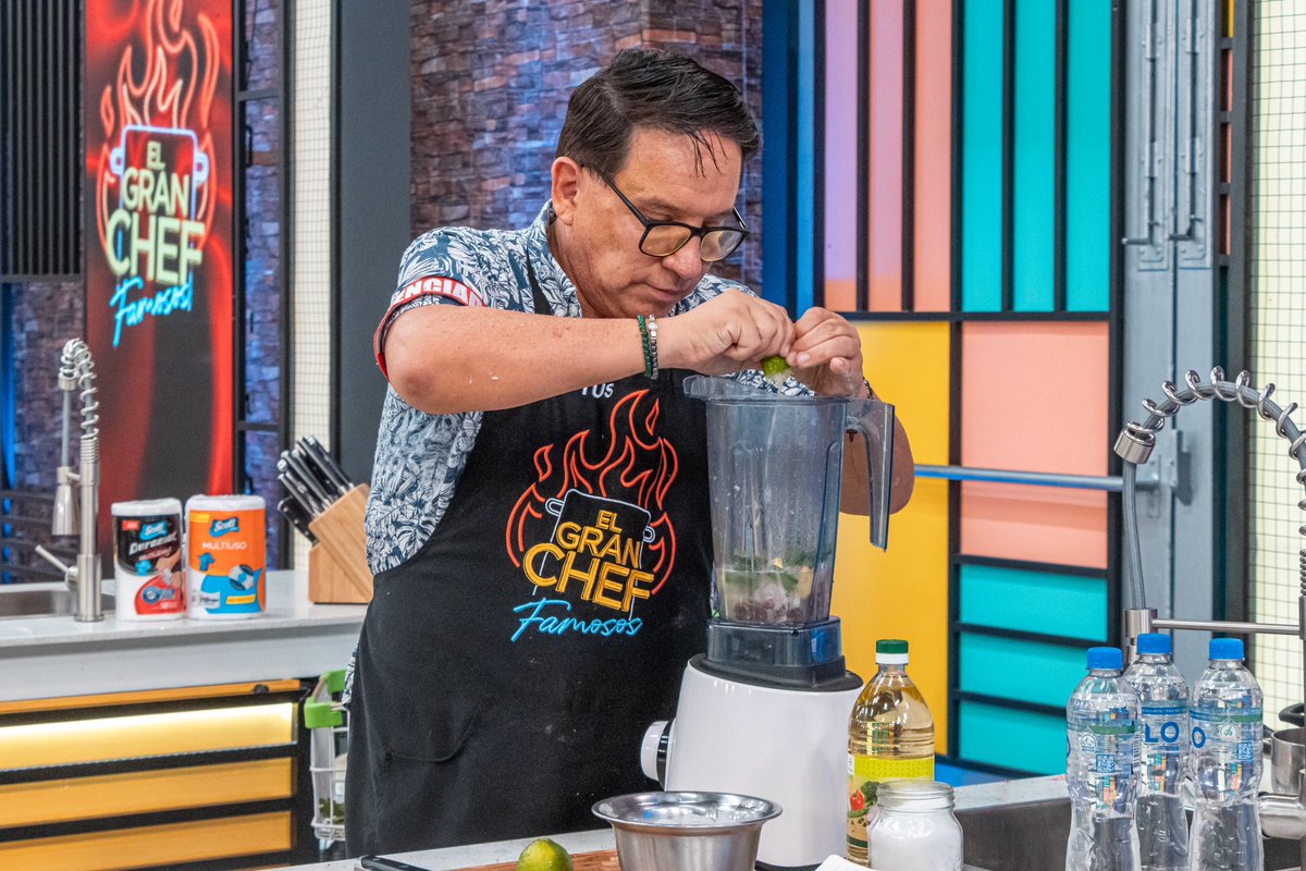 AslyBaca's tweet photo. 🤭¡Lograron destronar al "Reality"!
El nuevo formato de Latina ha sorprendido a muchos peruanos con el programa de cocina "El Gran Chef"

¿Creen que esta nueva pareja durará?
Mira la nota completa aquí 👇👇👇
https://t.co/UQwwfBX1XO

#EstoEsGuerra #ElGranChef #PorogramaPeruano https://t.co/jo8llY0Ej7