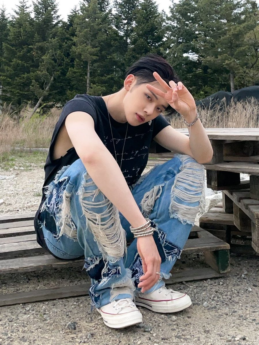 yeonjunHD's tweet photo. THIS YEONJUN LOOK!!! https://t.co/TKRdJQ5Hi2