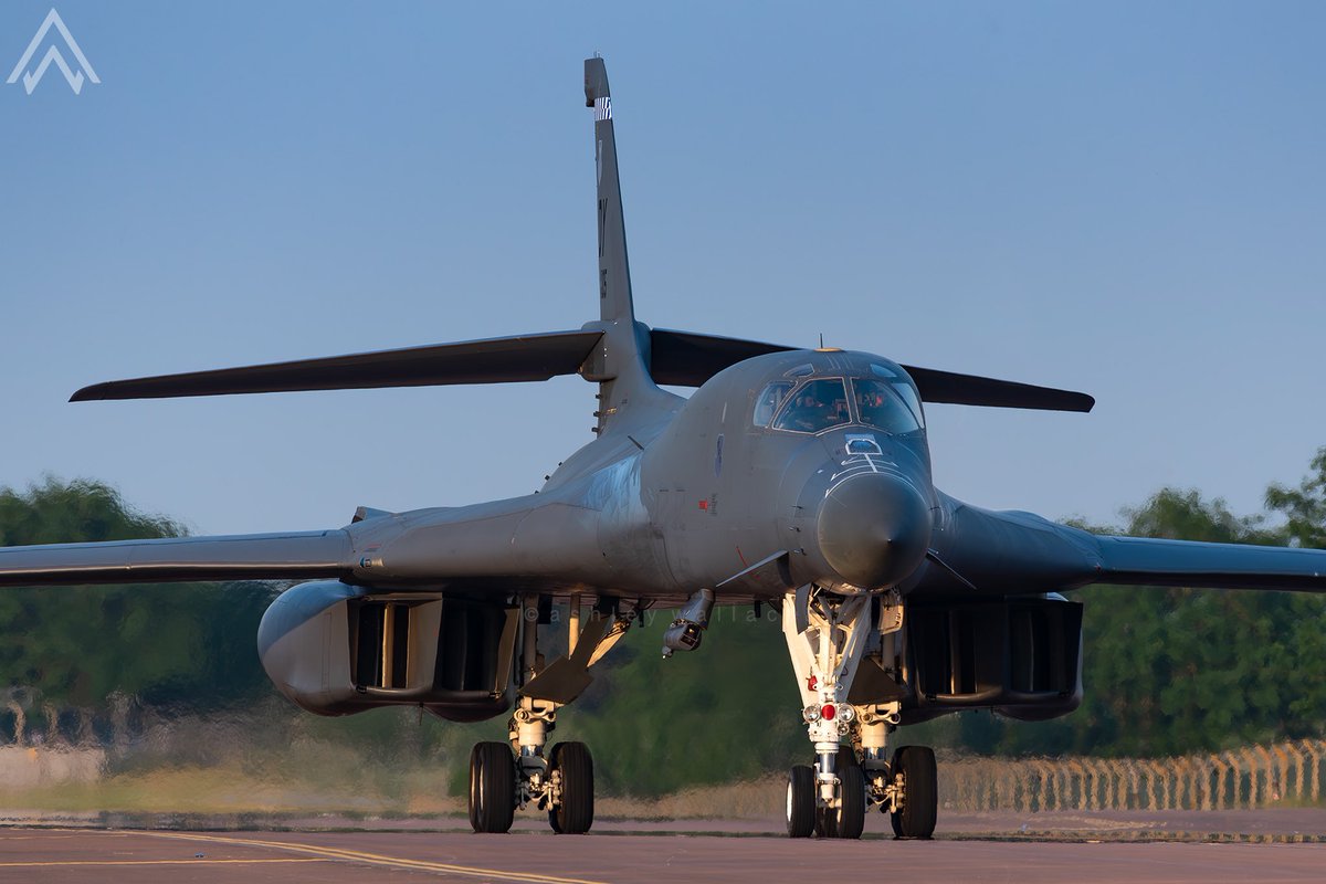 AshleyWallace19's tweet photo. B-1B 86-0105 from the 28th BS being flown by 9th EBS crews returns to RAF Fairford after a trip to Romania as ‘SPICY 32’ after taking part in Ex Air Defender 2023 #ToTheBats #SweepEm 🦇 🦴 🇺🇸 🇷🇴 https://t.co/4LLSpdenbR