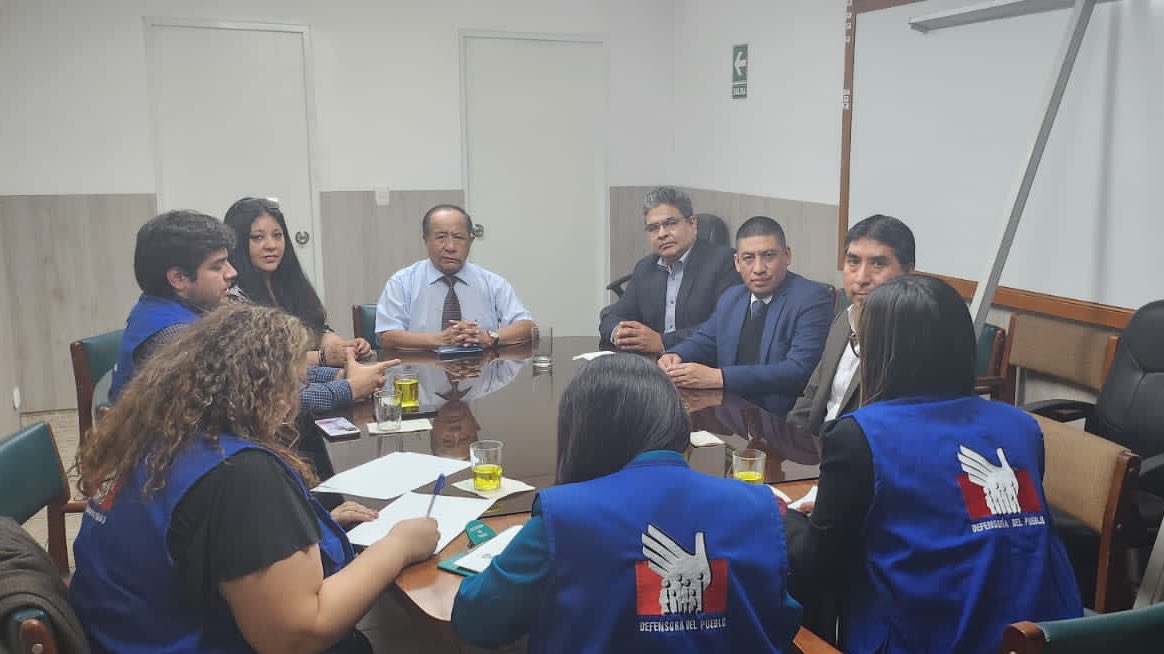 Defensoria_Peru's tweet photo. #DiscapacidadConDerechos Nos reunimos con autoridades de @UNFVoficial para la implementación de ajustes razonables y garantizar accesibilidad en la comunicación,mediante servicio de intérprete de #LenguaDeSeñas,para estudiante sordo,ingresante en el 2023 a la Facultad de Derecho. https://t.co/2gBiQcAKtZ