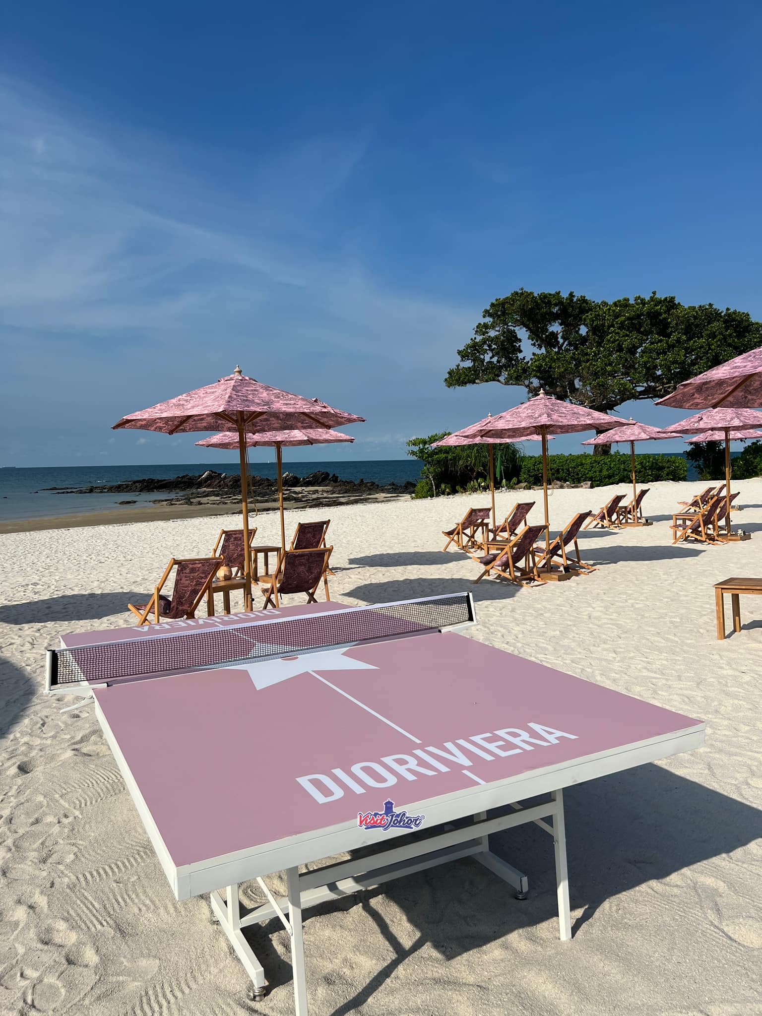 Visit Johor🏄🏻‍♂️ on Twitter: "Aaaaa bestnya! Dior Cafe dan Dioriviera Pop-Up kini dibuka dekat Ember Beach Club, One&amp;Only Desaru Coast Resort sehingga 6 Ogos 2023 ini! Slot adalah terhad, cepat2 book slot