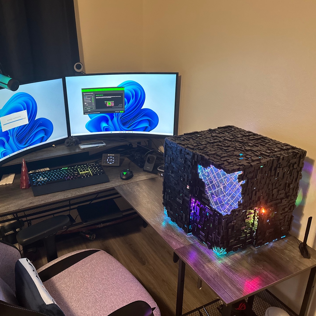 Another Borg Cube PC happy at its new home 🤩🏡

#CherryTreeInc #pcbuild #StarTrek #BorgCubePC #PC #PCgaming #tech #pcmasterrace ⁠