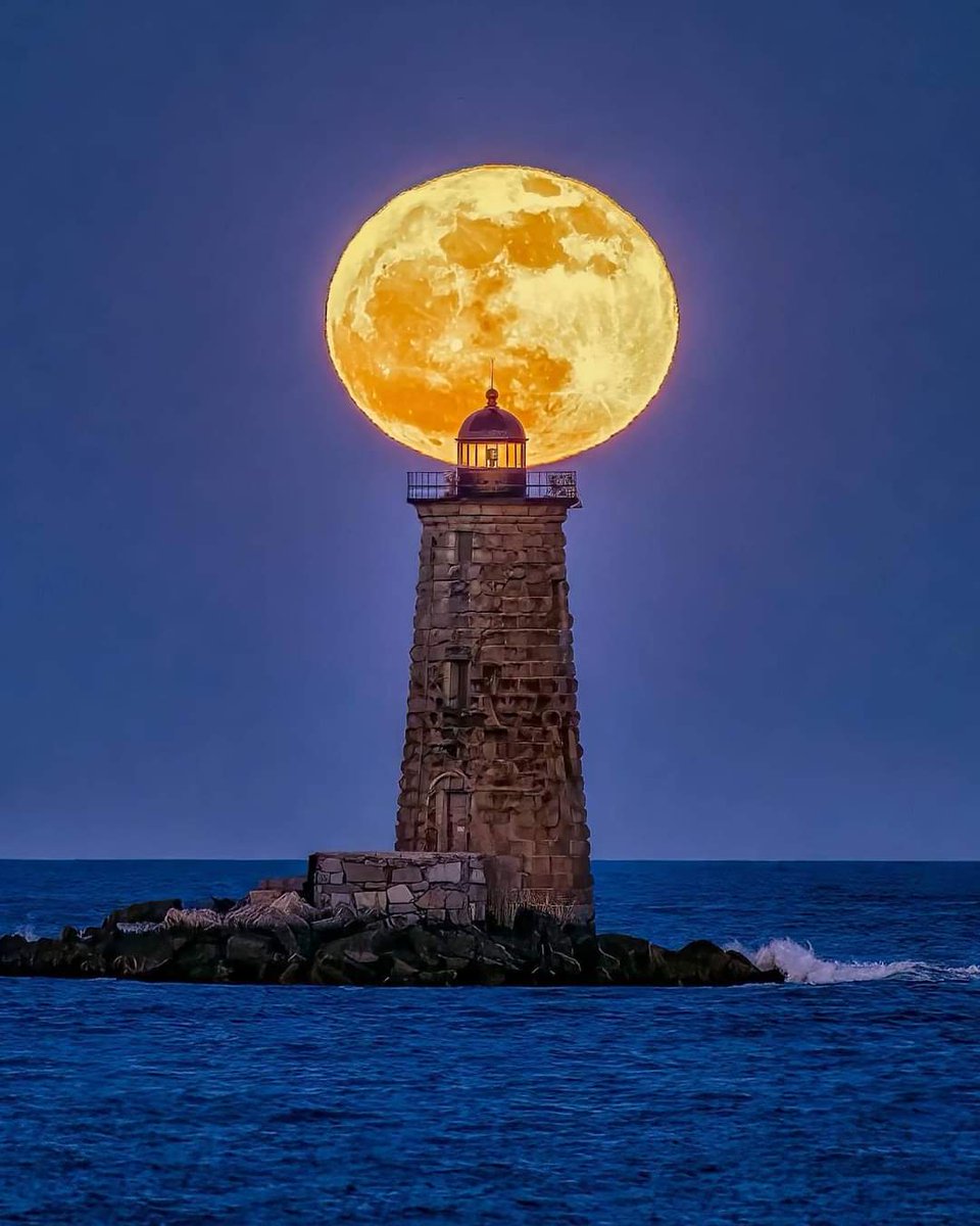 .
Whaleback Lighthouse  Kittery, Maine
.
.
.
.
.
Credits: @ Erica Joy
.
.
.