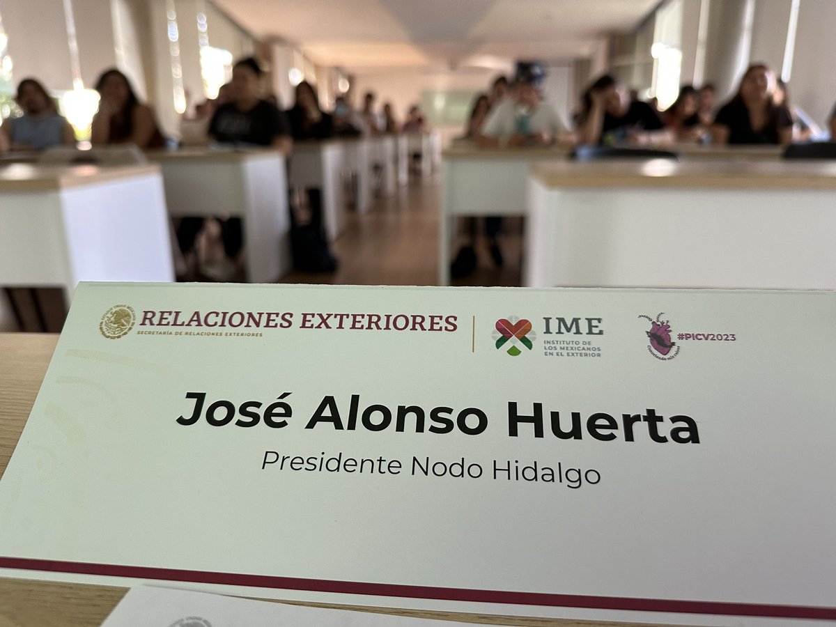 Grata experiencia compartir con jóvenes estudiantes de origen mexicano residentes en los EEUU que participan en el Programa de Inmersión Cultural y Voluntariado organizado por el @IME_SRE sobre el trabajo que desarrollamos en la @RedGlobalMX 
#DemocratizandoElConocimiento