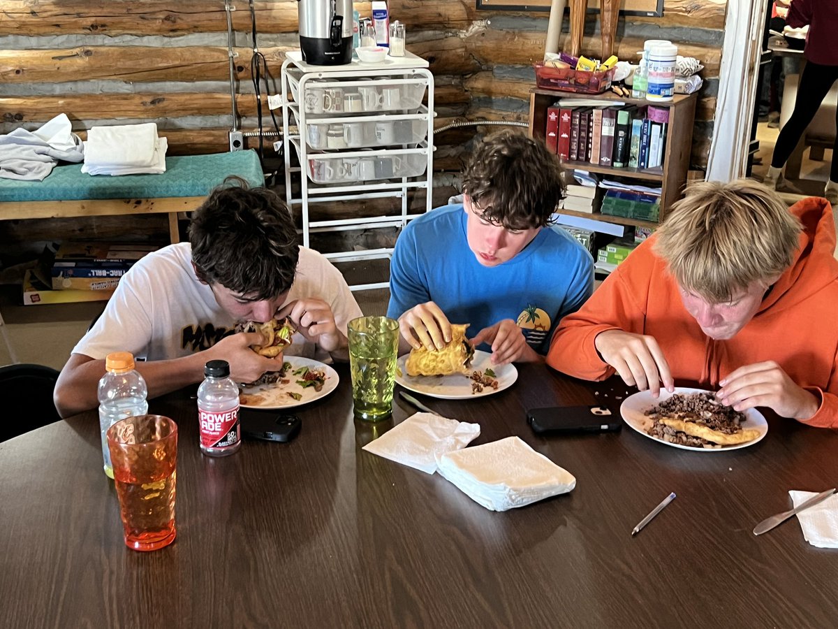 CHSBRmissions's tweet image. Finished Thursday with a prayer experience in the style of a traditional Navajo sweat lodge.  

And an afternoon sweat virtually requires that you have Navajo tacos for dinner. #Frybread #MadeWithLove #MorePlease #Klagetoh2023