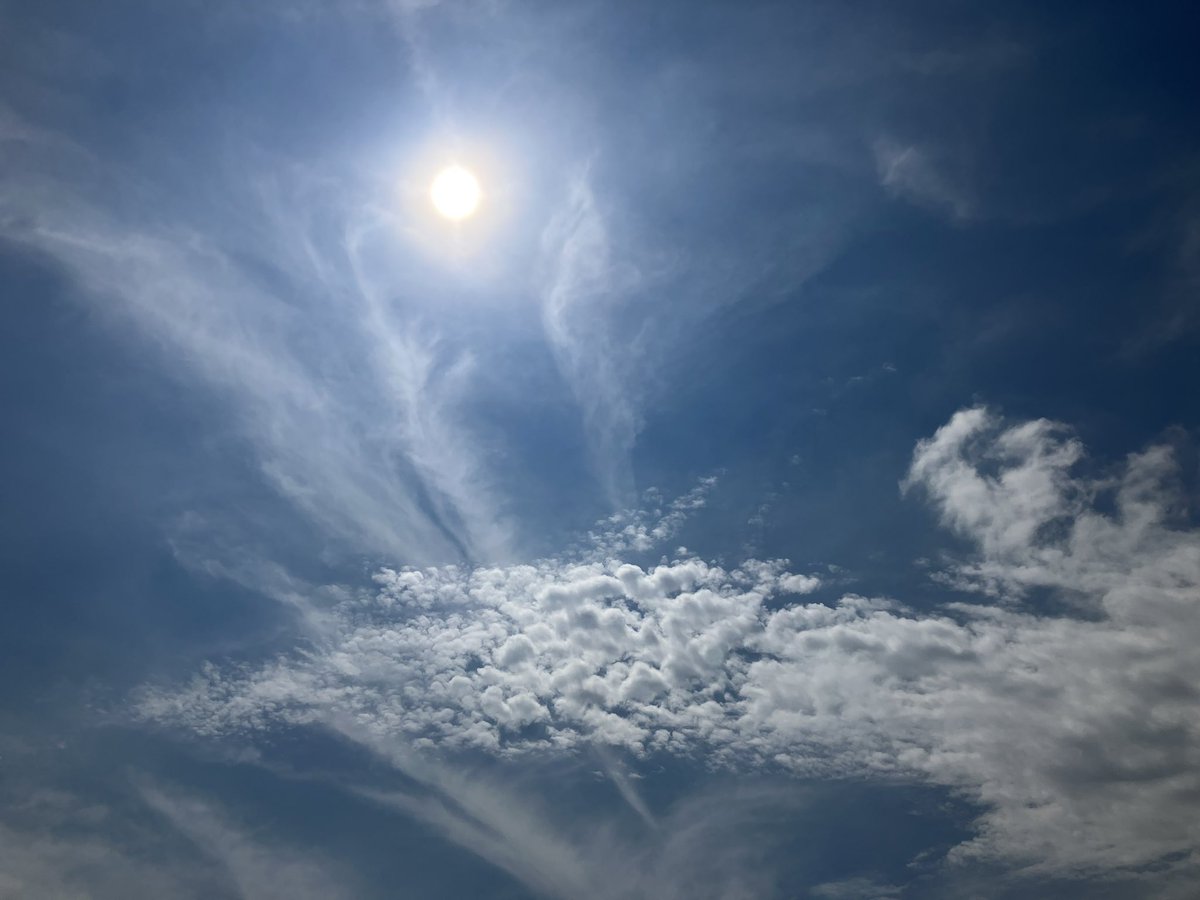 6月16日(金)
天気晴れ時々曇り
最高気温27℃
こんにちは😊

本日も宜しくお願いします
皆さん素敵な一日を！ 

 #今朝の空