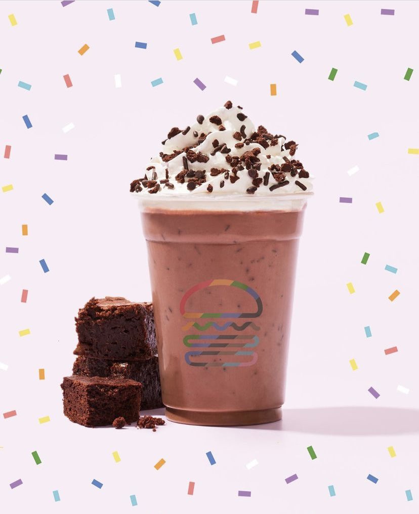 Magalifuentes10's tweet photo. Con este calors lo único que quiero es una malteada de brownie 🤩🫶🏽🤤 de @shakeshackmx y ver #JesusEnUnife99 https://t.co/eP05zt3hjW