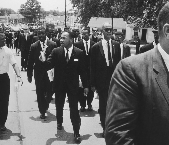 #OTD 1963: Dr #MartinLutherKingJr took part in the procession of mourners on their way to #MedgarEvers' funeral in Jackson, Mississippi. Evers was buried with full honors in Arlington National Cemetery. #USHistory