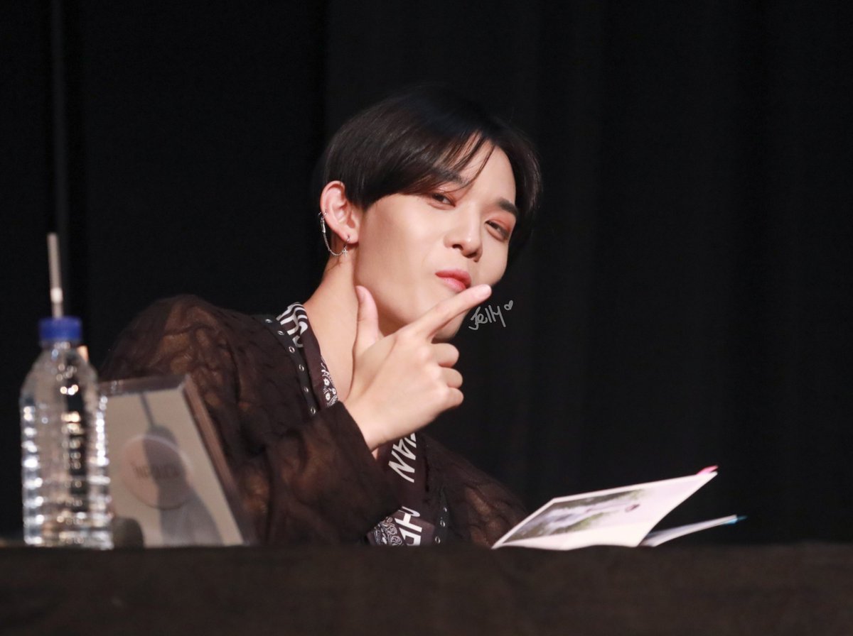 jellyforbaejin's tweet photo. 230615 후즈팬 대면팬싸
평생 배진영~🩷
#CIX #배진영 #BAEJINYOUNG #forever_young_배배 https://t.co/Q5fqFWP1Lj