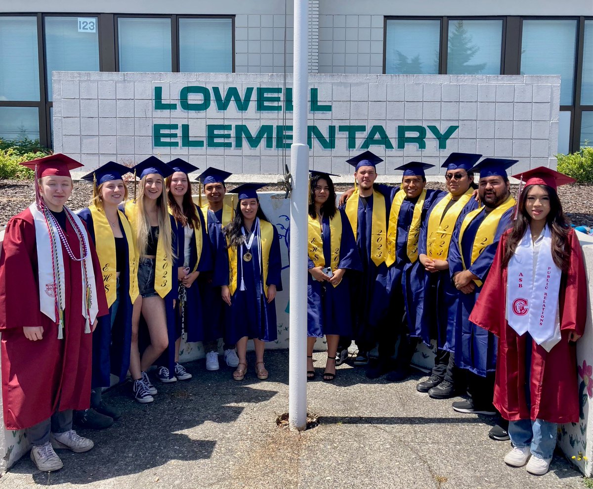 EPS_LowellES's tweet photo. So fun welcoming seniors back to their elementary school! The leopard led the walk, 5th-graders followed seniors to celebrate finishing elementary school, &amp; grads spoke to 5th-graders about future plans &amp; Lowell memories. @EPS_Region1 @EPS_EverettHS @CascadeBruins @EverettSchools https://t.co/vy2kSuxgtV