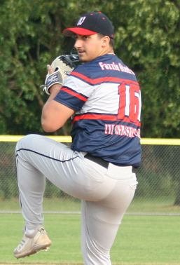 TriCountyOnline's tweet image. CHBR/Third Base had their five-game win steak snapped by the Sens:

Senators 11, CHBR/Third Base 1

Dylan Warburton and Phil Sedalis each homered for the Sens who snapped their two-game skid.

Dom Marotta earned the W.
