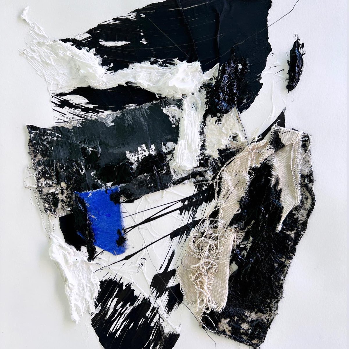 ewa_matyja_'s tweet image. Swipe right to see how textures make art come alive 💫

_
#studioprocess #artstudio #artistsandtheirdogs #artiststudios #artiststudiospace #newcollection #newpaintings #newartworks #abstractartist #artreels #trendingreels #trendalert #viralreels #ewamatyja #texturedart #textures