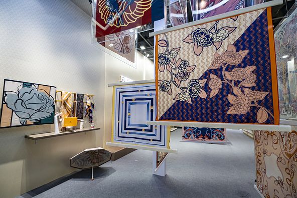 LivingHeritage7's tweet image. The China International Silk Expo, held in #Hangzhou, showcased China's #intangibleculturalheritage that included #ShuEmbroidery and #SongBrocade.

It also featured the latest technology such as the integration of #AI and silk. @exposinchina