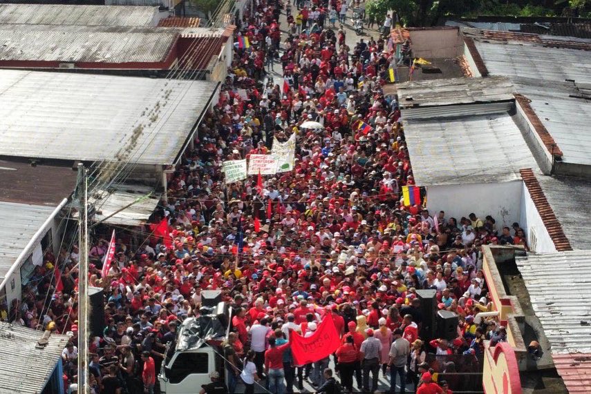 FreddyBernal's tweet image. Excelente concentración de nuestro pueblo tachirense y del @partidopsuv junto a mi hermano de grandes luchas @dcabellor en el municipio Fernández Feo. ¡Gracias mi gente, por tanto amor!

¡Qué viva el #TÁCHIRA! 💛🖤❤️