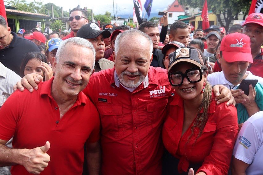 FreddyBernal's tweet image. Excelente concentración de nuestro pueblo tachirense y del @partidopsuv junto a mi hermano de grandes luchas @dcabellor en el municipio Fernández Feo. ¡Gracias mi gente, por tanto amor!

¡Qué viva el #TÁCHIRA! 💛🖤❤️