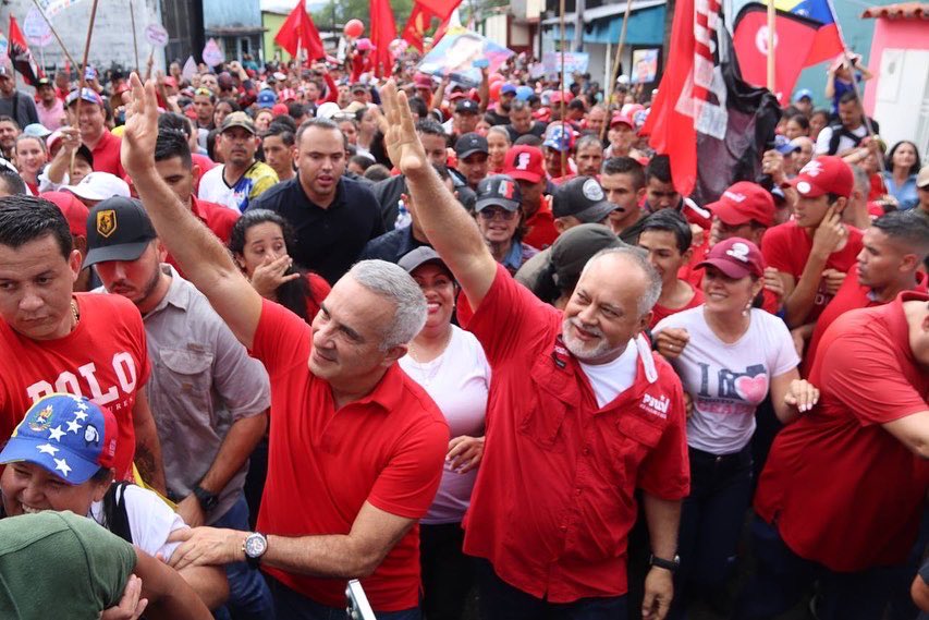 FreddyBernal's tweet image. Excelente concentración de nuestro pueblo tachirense y del @partidopsuv junto a mi hermano de grandes luchas @dcabellor en el municipio Fernández Feo. ¡Gracias mi gente, por tanto amor!

¡Qué viva el #TÁCHIRA! 💛🖤❤️