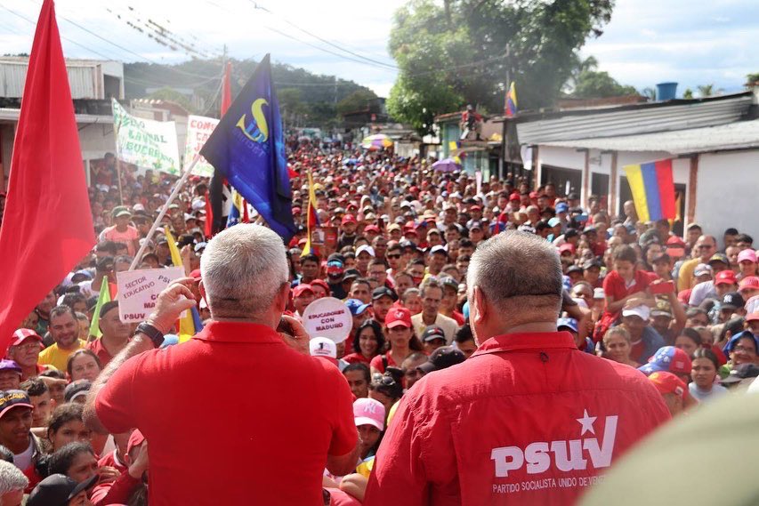 FreddyBernal's tweet image. Excelente concentración de nuestro pueblo tachirense y del @partidopsuv junto a mi hermano de grandes luchas @dcabellor en el municipio Fernández Feo. ¡Gracias mi gente, por tanto amor!

¡Qué viva el #TÁCHIRA! 💛🖤❤️