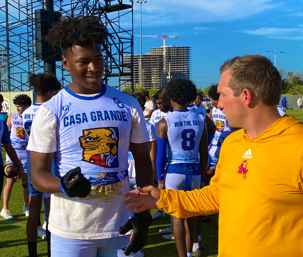 KevinMcCabe987's tweet photo. Just a sophomore? WOW, @CguhsFootball 2026 TE @aveonwilliams33 is some kind of unicorn. 6-6 230, with great hands, hips and feet. Not surprising, Sun Devil HOF, former @bengal Levi Jones nephew already offered by @ASUFootball and @KennyDillingham https://t.co/2dYjFmH6wQ
