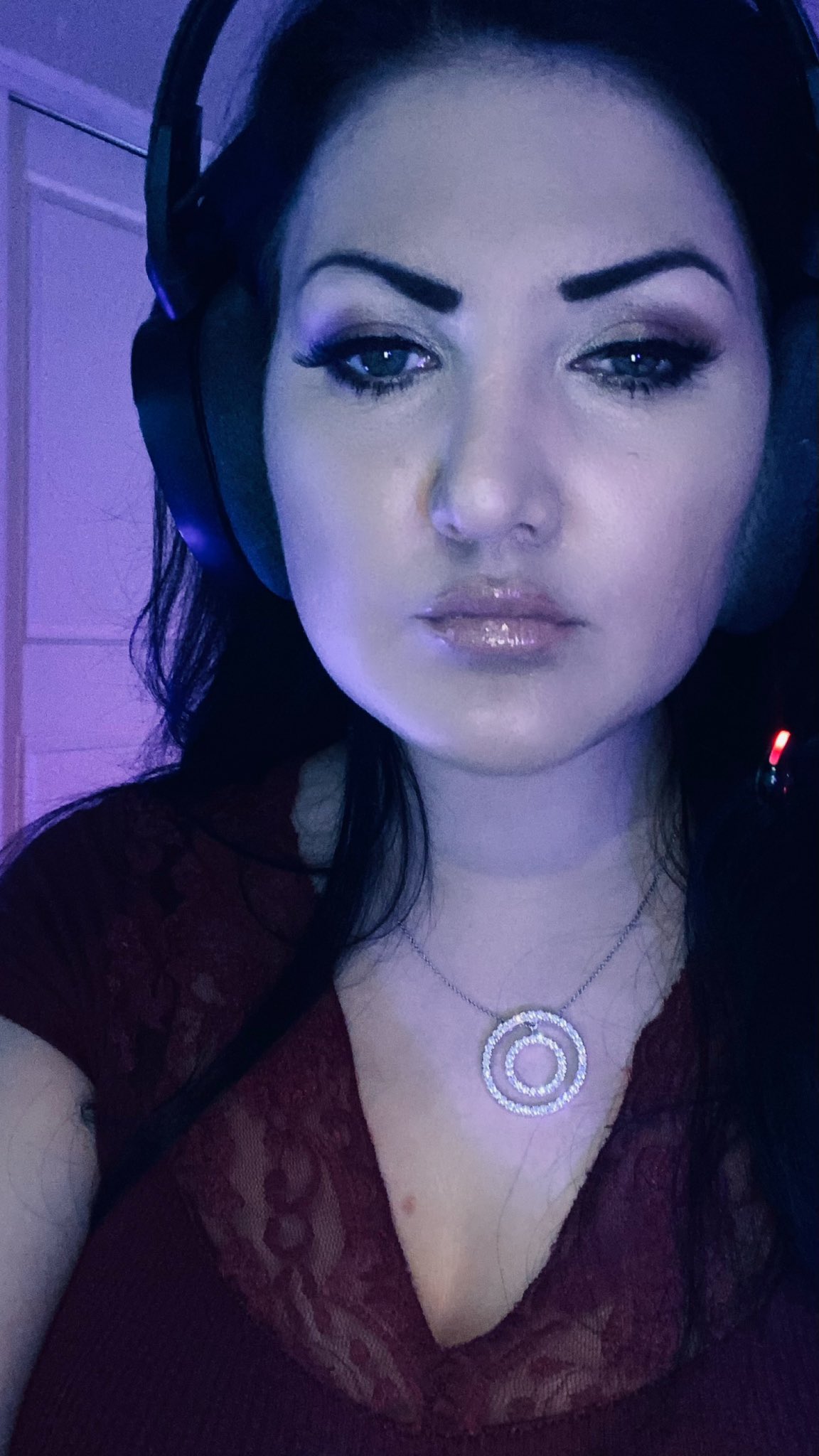 Mia Rose ♛ on Twitter: "Going live in case you wanna listen to some